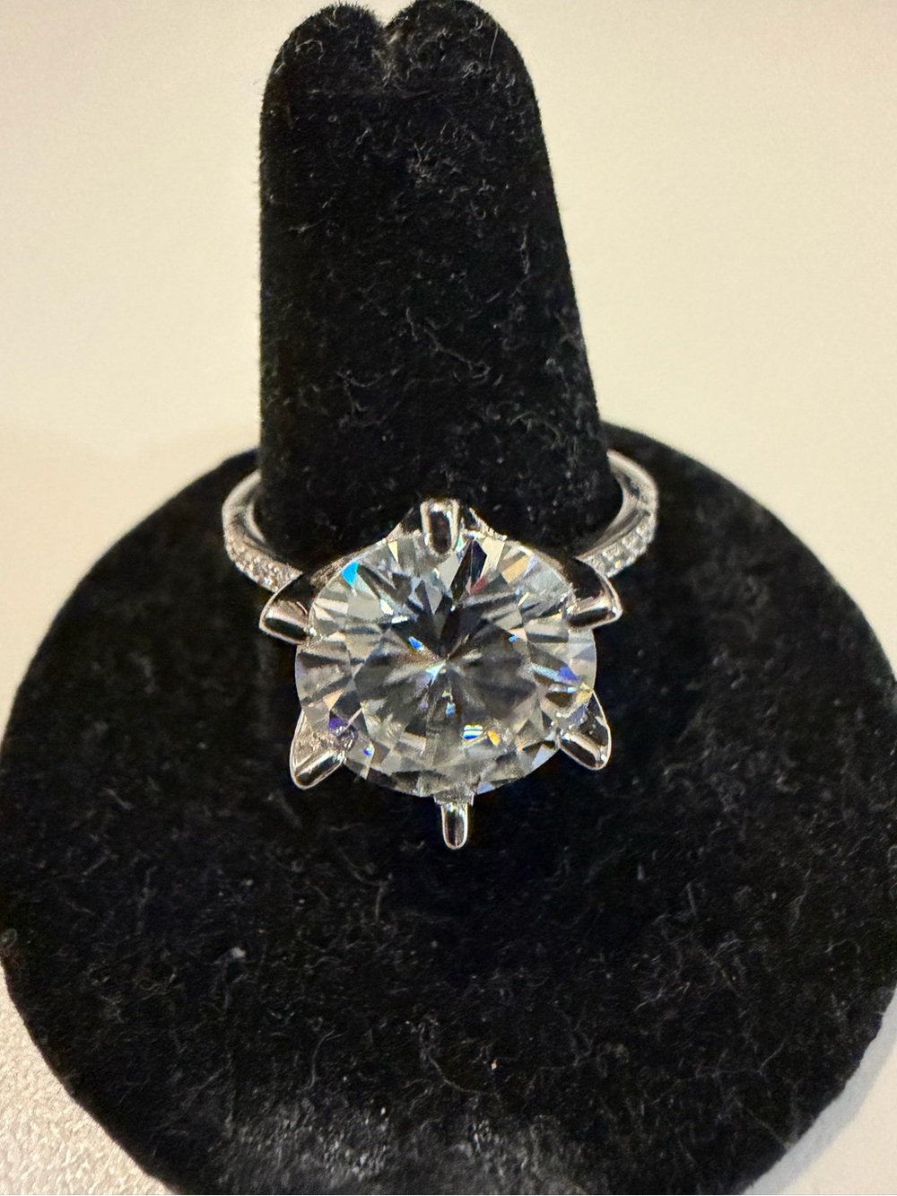Moissanite 5kt Ring / Size 9